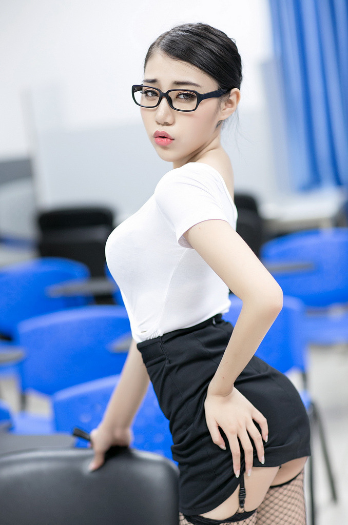 与黑帮老大的女主第一季免费